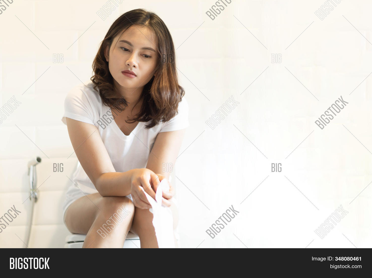 Женщина на унитазе вид снизу