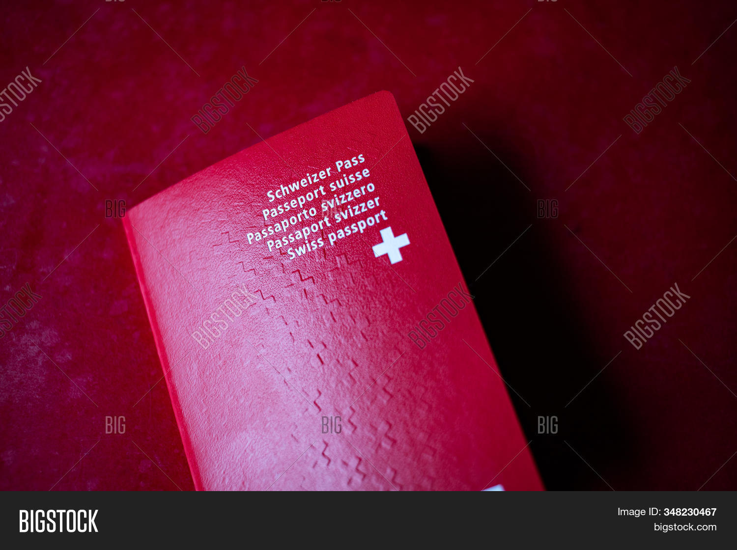 Details 100 red background passport photo Abzlocal.mx