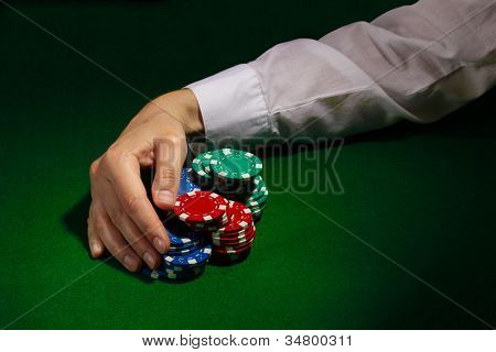 Yeşil masada Poker kazanmak alarak