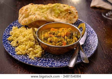Mangalorean Style Roasted Cauliflower And Spinach Curry With Basmati Rice And Garlic Naan Bread, Tas
