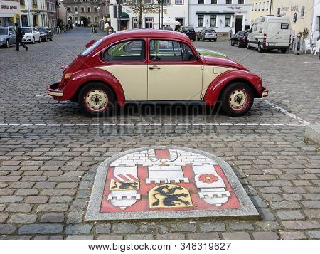 Oldtimer On The Market Place Of Colditz - Vw Beetle Was The Worlds Most Manufactured Car - In Front 