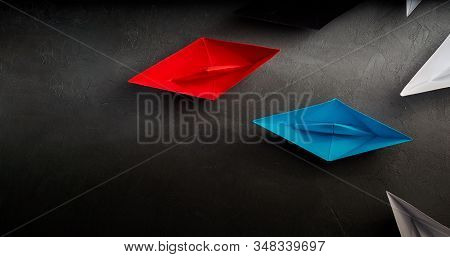 Business Concept, Paper Boat, The Key Opinion Leader, The Concept Of Influence.red.blue And Black Pa