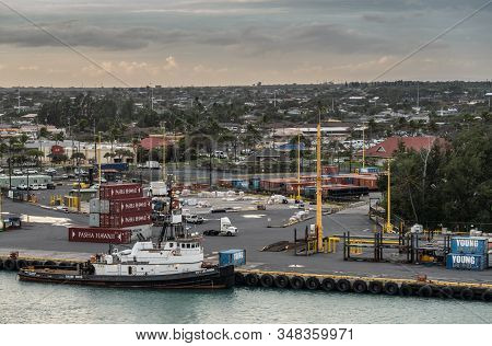 Kahului, Maui,, Hawaii, Usa. - January 13, 2020: Sause Bros Tugboat Docked At Container. Yard Under 