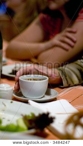 손을 잡고 커피 한 잔