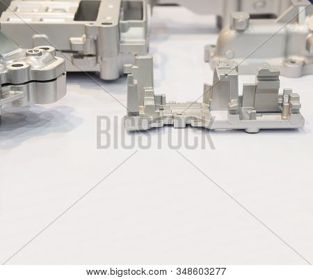 Aluminium Die Casting Products Made From High Pressure Injection Machine Using Molten Metal And Meta