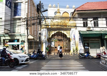 Traffic Road And People Walking Cross Chakphet Road Front Of India Emporium And Sikh Temple Or Gurdw