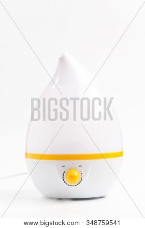 Air Humidifier. The Unique Design Quickly And Effectively Eliminates Dry Air, Providing An Optimal L