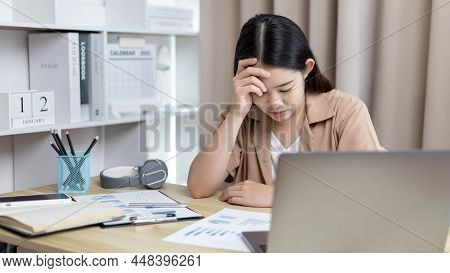 Female staffers are disappointed by the mistakes made, Despair or disappointment, Sad feeling, bored
