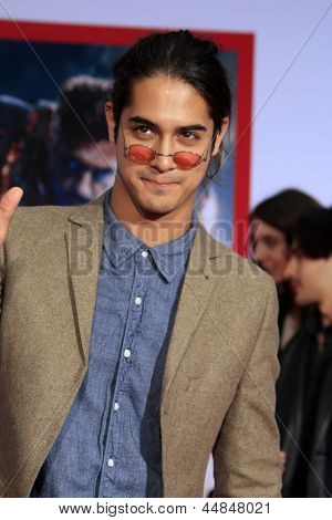 LOS ANGELES - 24 APR: Avan Jogia kommt bei der 