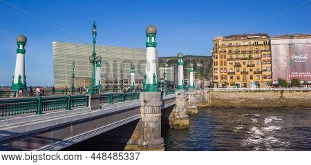 San Sebastian, Spain - October 26, 2021: Panorama Of The Bridge Over The  River Urumea In The Histor