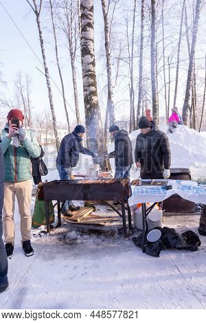 Kyshky Uennar Holiday: Winter Fun In Tatar. Tatar Holiday In Pushkino, Moscow Region. Russia - Febru