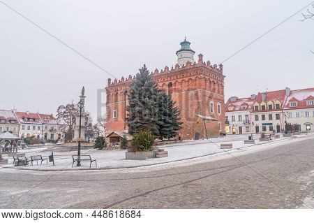 Sandomierz, Poland - December 29, 2021: Market Square With Sandomierz Town Hall (ratusz W Sandomierz