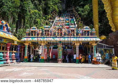 Gombak, Malaysia - 03 February, 2020: Batu Caves Is A Limestone Hill That Has A Series Of Caves And 