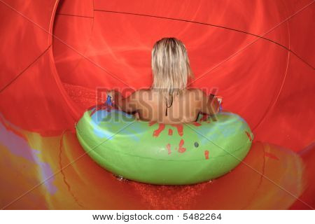 Vezetés egy Aquapark csúszdával.