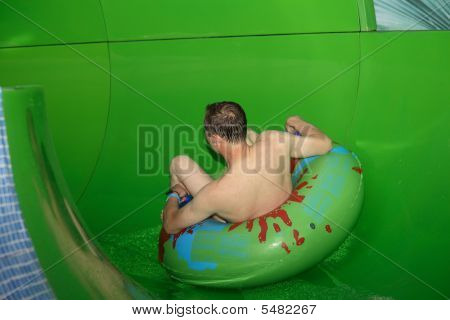 Vezetés egy Aquapark csúszdával.