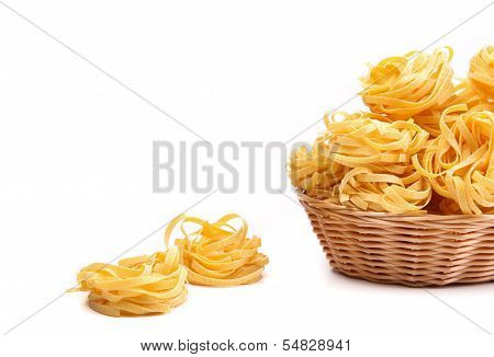 Tagliatelle paglia e fieno at basket