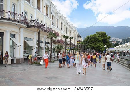 YALTA - AUG 23: People are walking along the Lenina Embankment with boutiques buildings on August 23, 2013 in Yalta, Ukraine. 