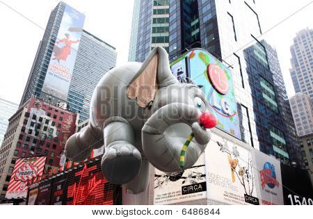 พาเหรดวันขอบคุณพระเจ้าของ Macy 26 พฤศจิกายน 2009