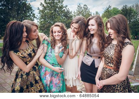 girl brags to girlfriends of a ring