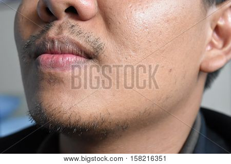 Bearded Asian men aged 20 and over face a surface that does not care.