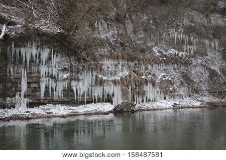 Jagst in the winter / Icicles hang from the bluff to the river.