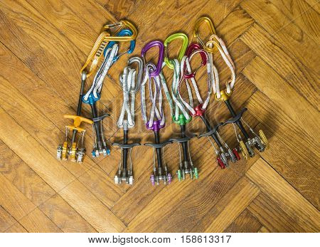 Nut Climbing - Set.
