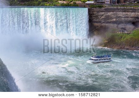 Cruise ship near big Horseshoe fall, Niagara falls, Canada