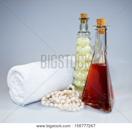 Bath ans spa acessories in red and white
