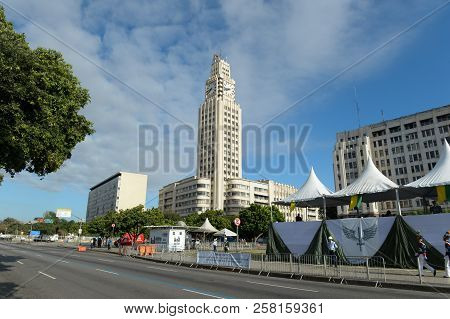 Rio De Janeiro, Brazil - September 07, 2018:  Central Do Brazil, Station And Presidente Vagas Avenue