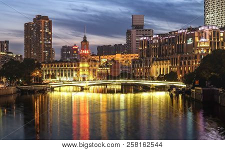 Shanghai, China ; Jun 21 2018  : Coloniel Building Style Located In The Bund (waitan). It Is A Water