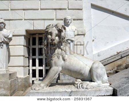 SehenswÃ¼rdigkeiten in alten Terrasse nahe dem Palast. Archangelskoje. Moskau