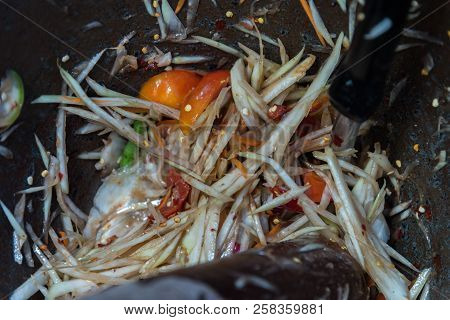 Papaya Salad Or Papaya Pok Pok (som Tum)