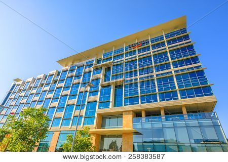 Sunnyvale, California, Usa - August 13, 2018: Modern Building Of Big Amazon Campus In Sunnyvale, Sil
