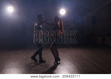 Young Couple Dancing Social Danse Kizomba Or Bachata Or Semba Or Taraxia In Dancing Class Background