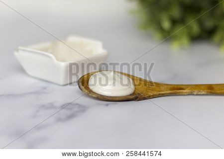 Bentonite Clay Mask Face With Wood Spoon