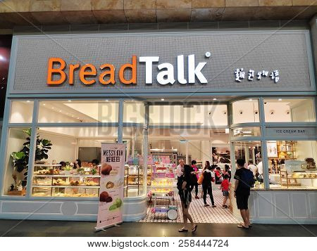Singapore - 09 Sep 2018: Breadtalk In Sentosa Island Singapore. Breadtalk Group Has A Network Of Ove