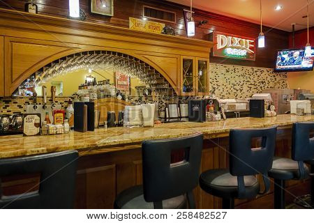 New Orleans, Usa - Nov 28, 2017: The Bar Area At Deanies Seafood Restaurant. Features Warm Southern 