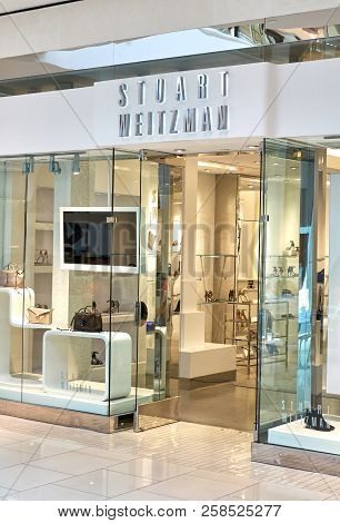 Aventura, Usa - August 23, 2018: Stuart Weitzman Famous Boutique In Aventura Mall. Stuart Weitzman I