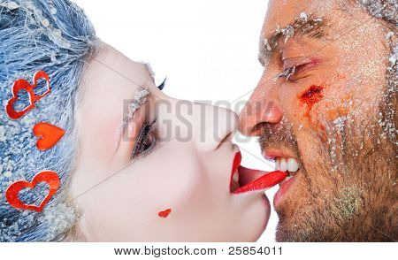 Warga zbliżenie mężczyzna kobieta gryzienie, obie powierzchnie pokryte mróz