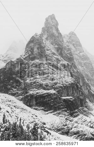 Te Ci-me Di Lave-redo, Three Mountain Peaks In Te Ci-me Di Lava-redo National Park, Pesto Dolomite, 