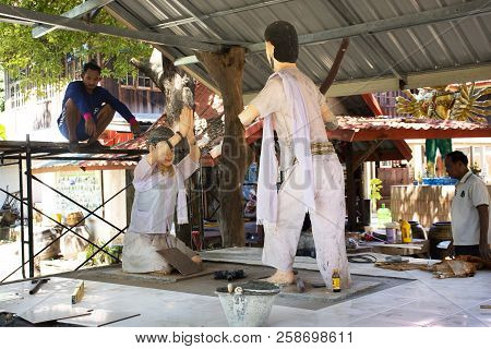 Thai People Worker Build And Renovate Statue At Wat Phra That Kong Khao Noi On September 19, 2017 In