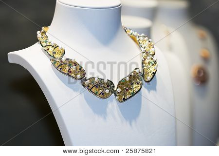 Collana in oro con rubini