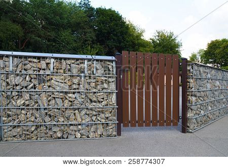 Gabion. Interesting Way Of Making A Low Fence With The Help Of Unusual Stones.