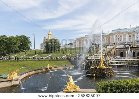 St Petersburg, Russia - 03 June, 2018: Wide Angle Picture Of The Amazing Garden With Golden Fountain