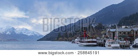 Queenstown New Zealand - September5,2015 : Earnlaw Old Stream Boat Approach At Port Of Queenstown So