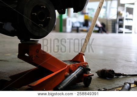 Brake Disc & Wheel Hub Axle Heck In Auto Service. Car Lift Up For Tyre Replacement In Garage.
