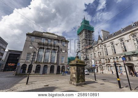 Aberdeen, United Kingdom - August 3: View Of The Aberdeen Sheriff Court And Bus Stops In The City Of