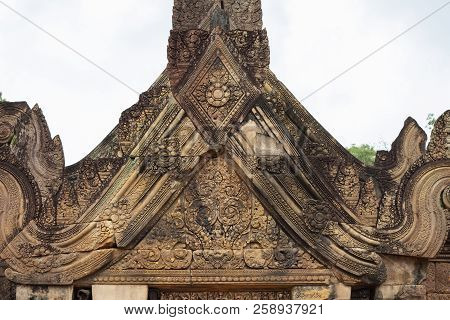 Stone Carved Bas-relief Of Banteay Srei Temple In Angkor Wat, Cambodia. Gate Roof Relief With Floral