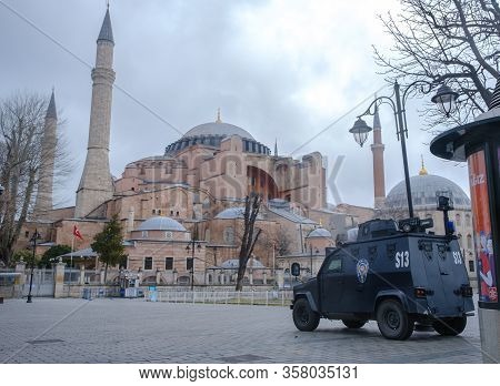 Istanbul, Turkey - 25 March, 2020:  A Police Vehicle Parked In An Empty Sultanahmet Square In Istanb