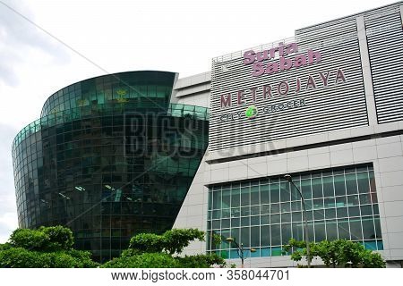 Kota Kinabalu, My- June 17: Suria Sabah Facade In Kota Kinabalu, Malaysia On June 17, 2016. Suria Sa